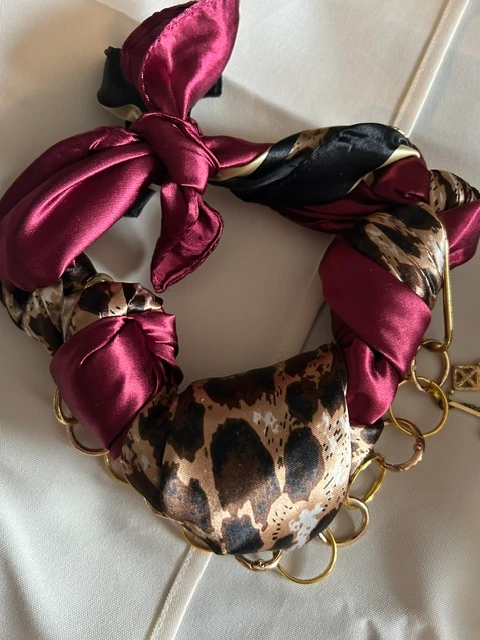 FOULARD BIJOUX ROSE LÉOPARD SIGNÉ LISABEL