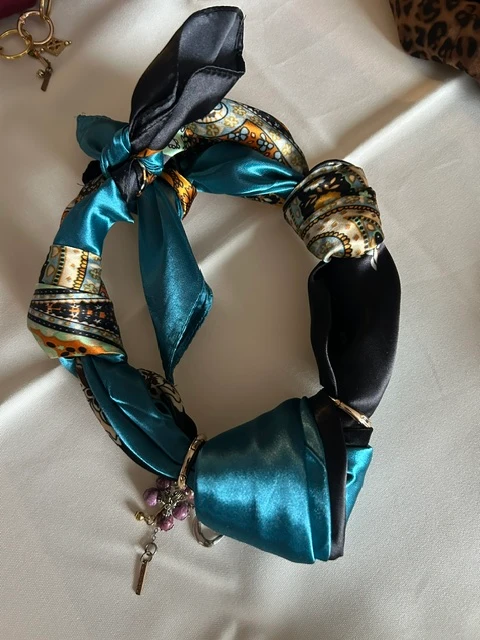 FOULARD BIJOUX BLEU EMERAUDE SIGNÉ LISABEL